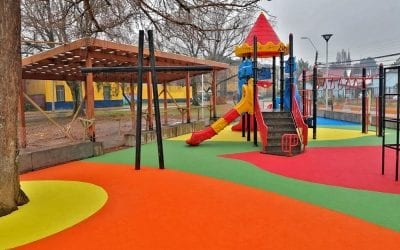 Un nuevo y colorido patio de recreo inaugurado en el sur de Chile