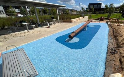 Instalación de un nuevo parque infantil en Marsden Park, Australia.