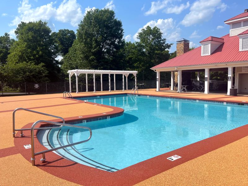 Installation d'un revêtement de piscine en Caroline du Nord.