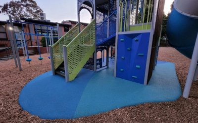 Parque infantil incrível na Escola de Gramática Ivanhoe em Melbourne, Austrália