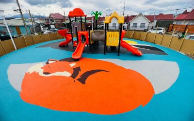 Parque infantil Fox-Themed instalado na cidade de Puerto Natales.