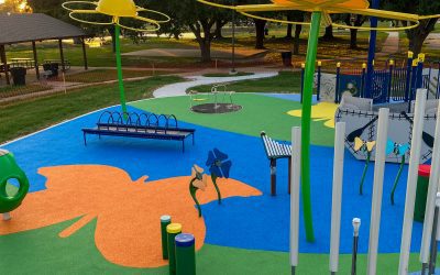 Superfície de queda suave com tema de borboletas no parque infantil dos EUA