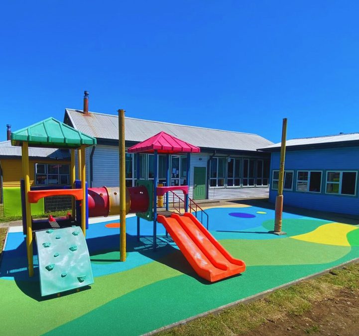 Färgglad softfall-yta på Ancud Kindergarten